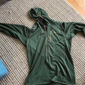 Green Patagonia sweater